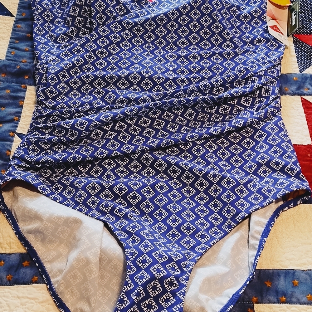 NWT L.L. Bean Shaping Mosaic Tile Tanksuit Geometric V-Neck Swimsuit (#D-14) - Picture 6 of 8